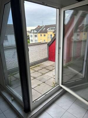 Teilmodernisierte 3-Zimmer-Maisonette-Dachgeschoßwohnung mit Balkon in Köln-Buchheim – 51065 Köln – Vorschaubild 4