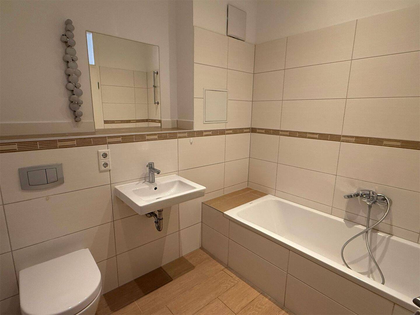 Schöne bezugsfreie Wohnung mit Wannenbad, Balkon und Stellplatz – Berlin – Vorschaubild 8