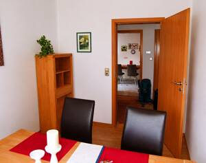 MÖBLIERTE 3,5 ZIMMER WOHNUNG MIT BALKON IN DER ULMER WESTSTADT – 89077 Ulm – Vorschaubild 3