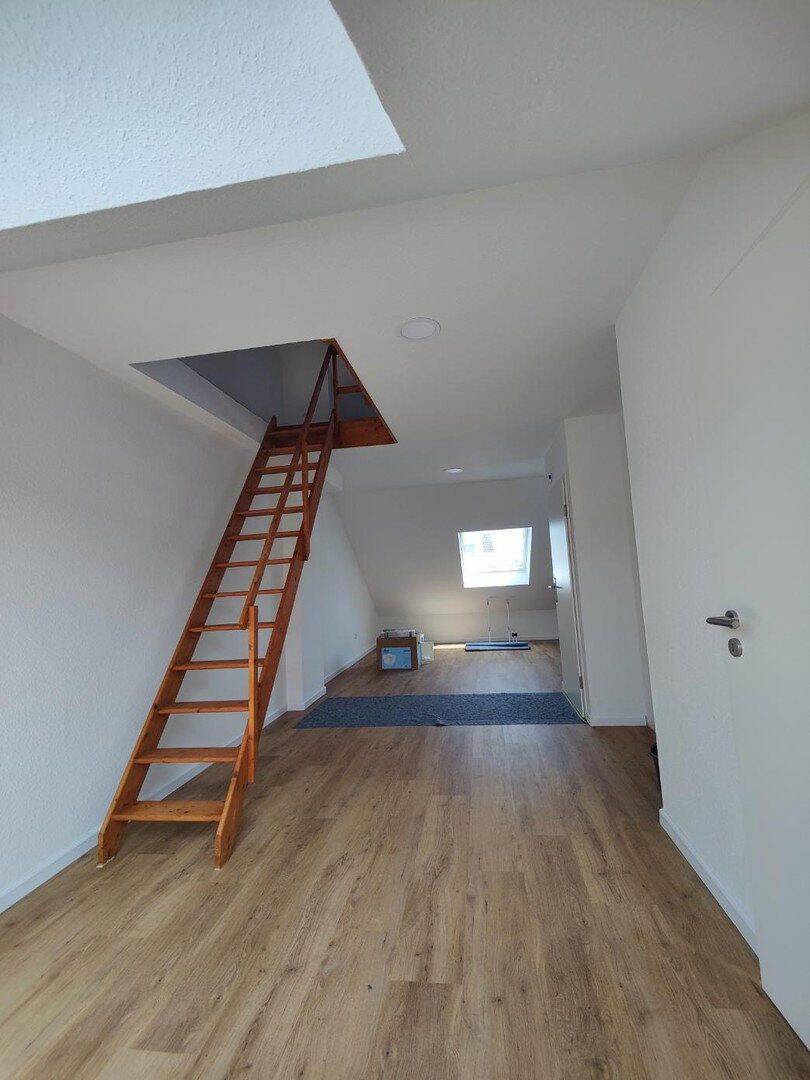 Sanierte Dachgeschosswohnung zum Wohlfühlen – Mönchengladbach – Vorschaubild 3