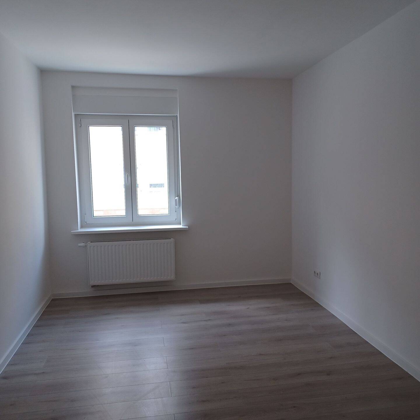Großzügige, renovierte 3-Zimmer-Wohnung in zentraler Lage – Nürnberg – Vorschaubild 2
