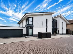 Neuwertige und großzügige Dreiraumwohnung mit Terrasse und Garage in Weilerswist / Lommersum