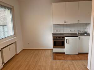 Gemütliche, helle 1-Zimmerwohnung mit Einbauküche, eigenem Bad und herrlichem Dom-Blick – 50668 Köln – Vorschaubild 2
