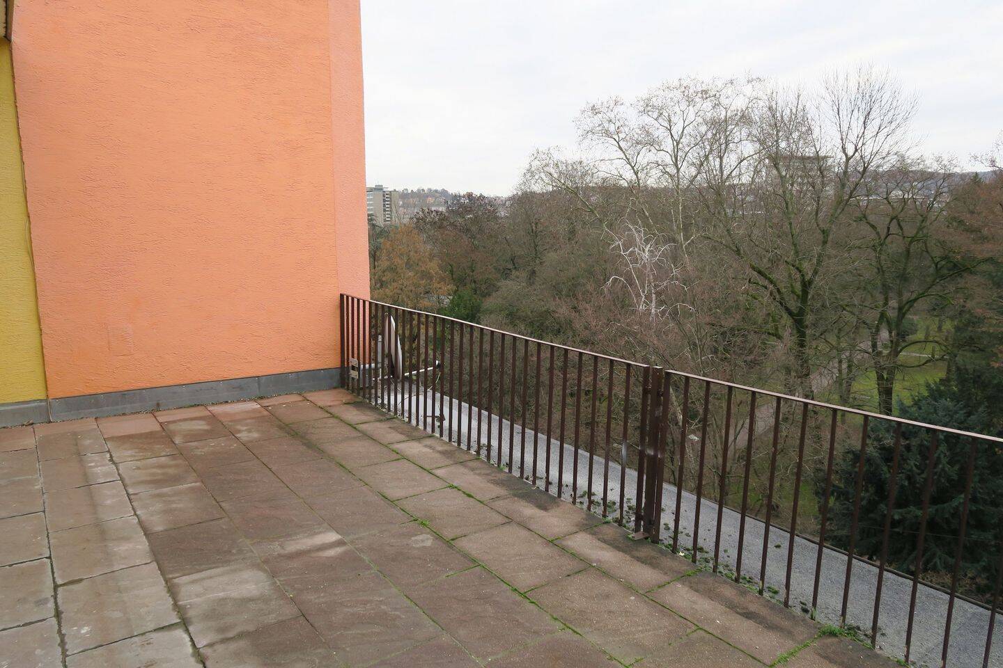 2 Zimmer Wohnung mit Dachterrasse in zentraler Lage – Stuttgart – Vorschaubild 2