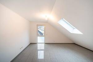 Hochwertige 2-Zimmer-Dachgeschosswohnung mit PKW-Stellplatz und großem Südwest-Balkon in begehrter Lage von Bielefeld-Gadderbaum – 33617 Bielefeld – Vorschaubild 2