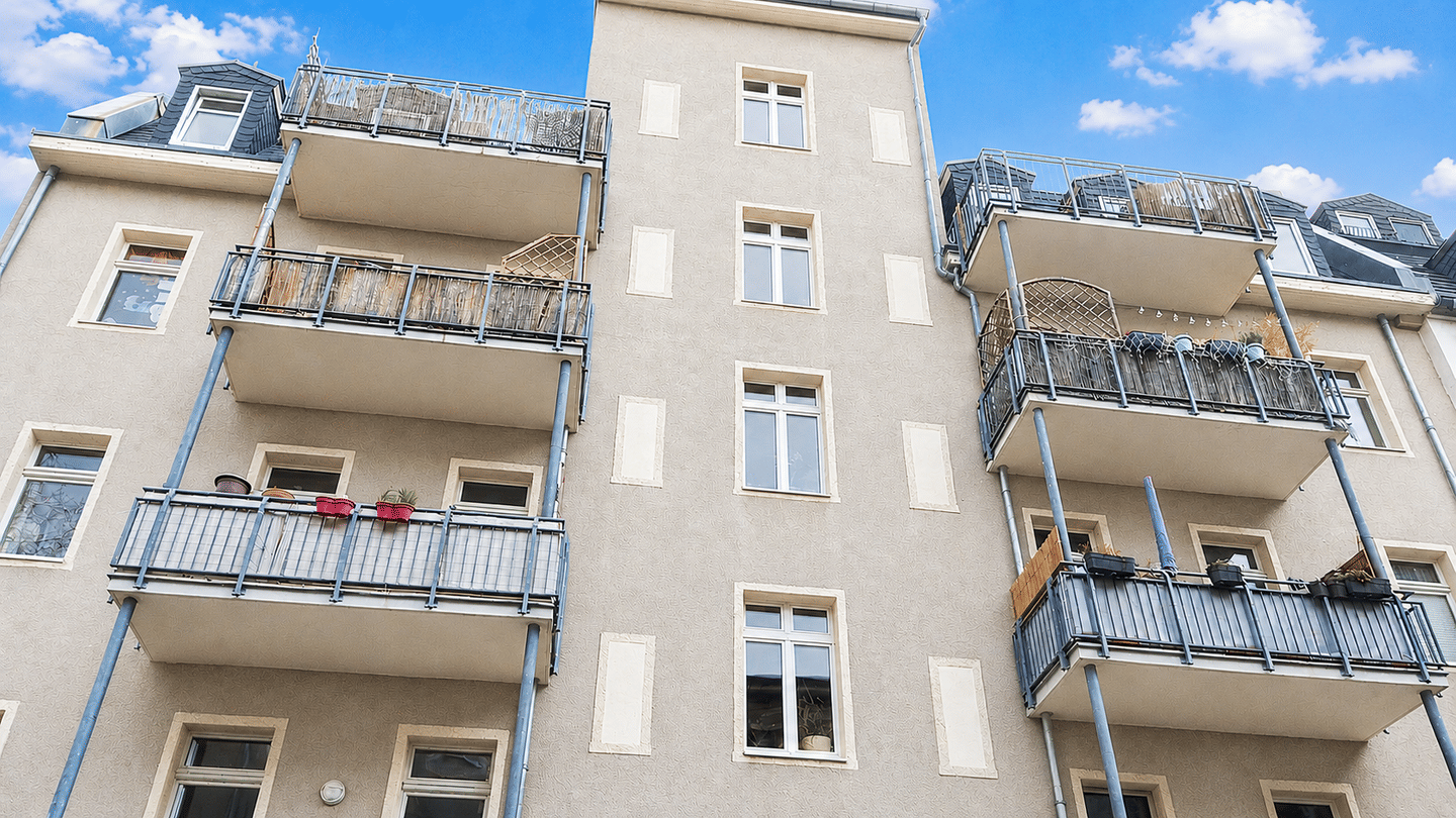 Charmante Altbauwohnung mit Balkon, Lift und Tageslichtbad – Leipzig – Vorschaubild 3