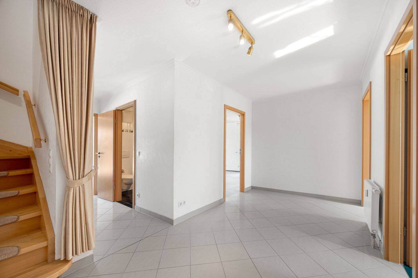 Penthouse-Charakter trifft auf Komfort mit Dachterrasse, Aufzug und TG-Stellplatz – Hamburg – Vorschaubild 2