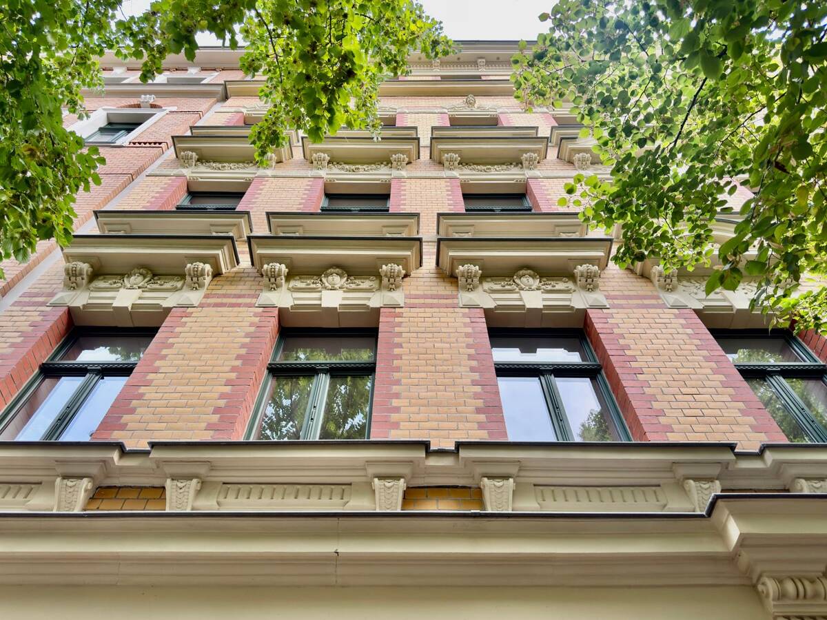 Hochwertig sanierter Gründerzeit Altbau - bezugsfreie 119 m², 2 Balkone & Energieklasse A – 4315 Leipzig – Bild 1 von 9