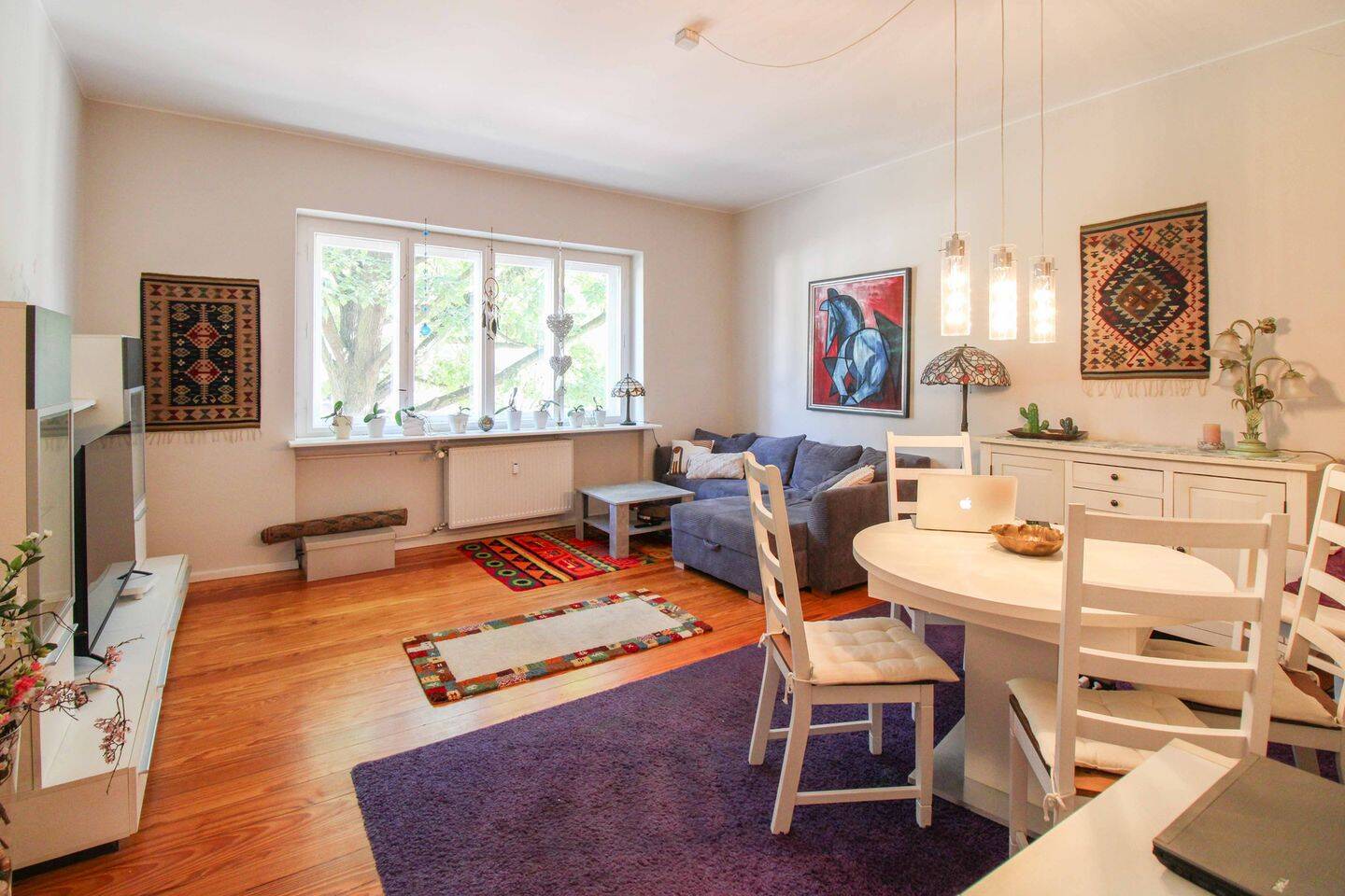 Bezugsfreie, charmante 4 Zimmerwohnung mit Loggia im denkmalgeschützten Objekt – Berlin – Vorschaubild 3
