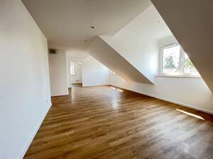 Sebaldussiedlung, Nähe Uni + City! Toll sanierte 2,5-Zi.-DG-Whg. + Garage! – 91058 Erlangen – Vorschaubild 5