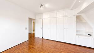 Großzügige Dachgeschosswohnung mit Loggia und Aufzug – 60435 Frankfurt am Main – Vorschaubild 5