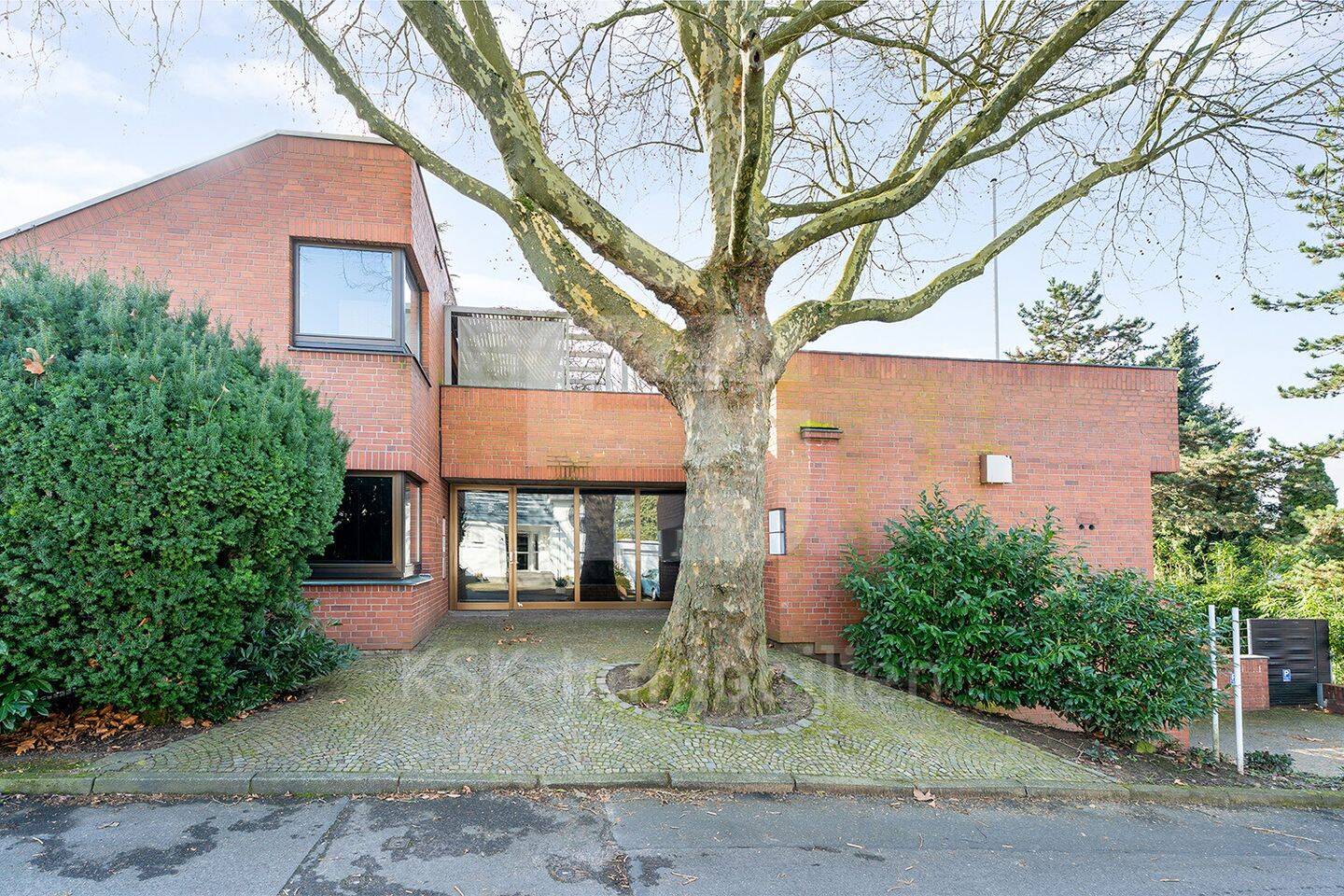 Architektenhaus in Bergisch Gladbach - Vielseitiges Potenzial für Wohnen und Arbeiten! – Bergisch Gladbach – Bild 1 von 9