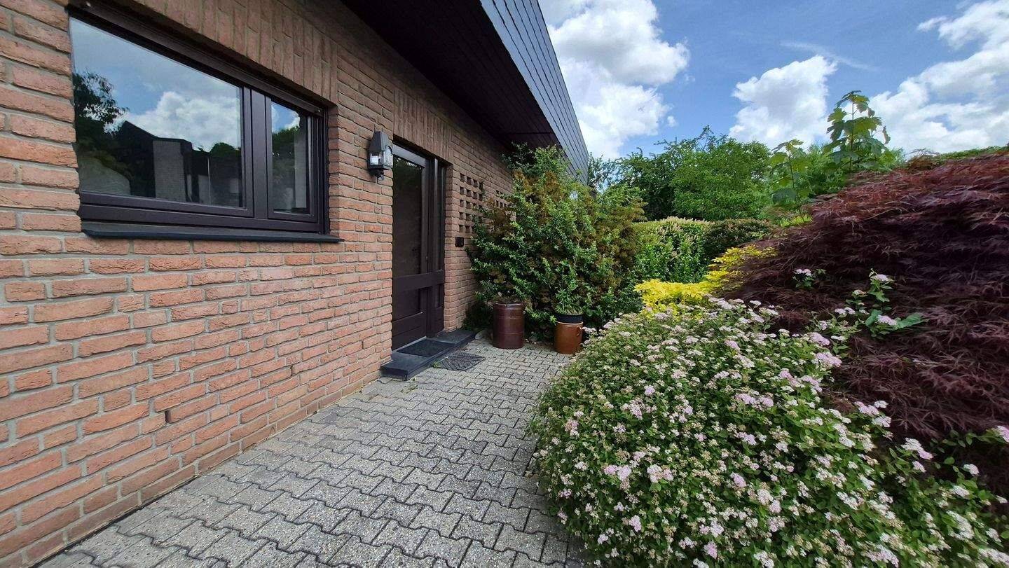 Top gepflegte Liegenschaft in gesuchter Lage von Rheydt ! Garten, Terrasse, Balkon und Garage – Mönchengladbach – Vorschaubild 2