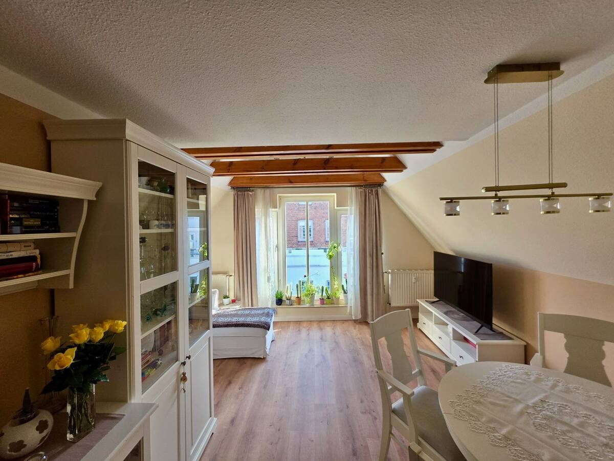 Maritimes Wohnen in Travemünde - 3 Zimmer mit Balkon und Wintergarten – 23570 Lübeck – Bild 1 von 9