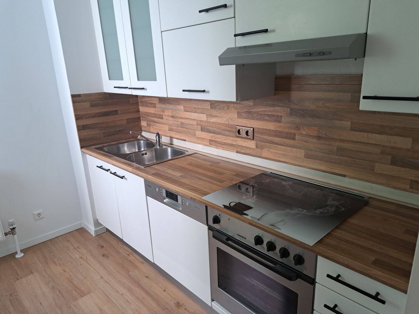 Renovierte 3-Zi.-Wohnung mit Loggia, EBK & TG nahe U-Bahn – Nürnberg – Vorschaubild 5