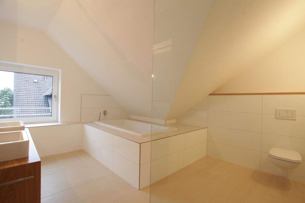 Hochwertig sanierte Dachgeschoss-Wohnung in zentraler Lage von Braunschweig – Braunschweig – Vorschaubild 9