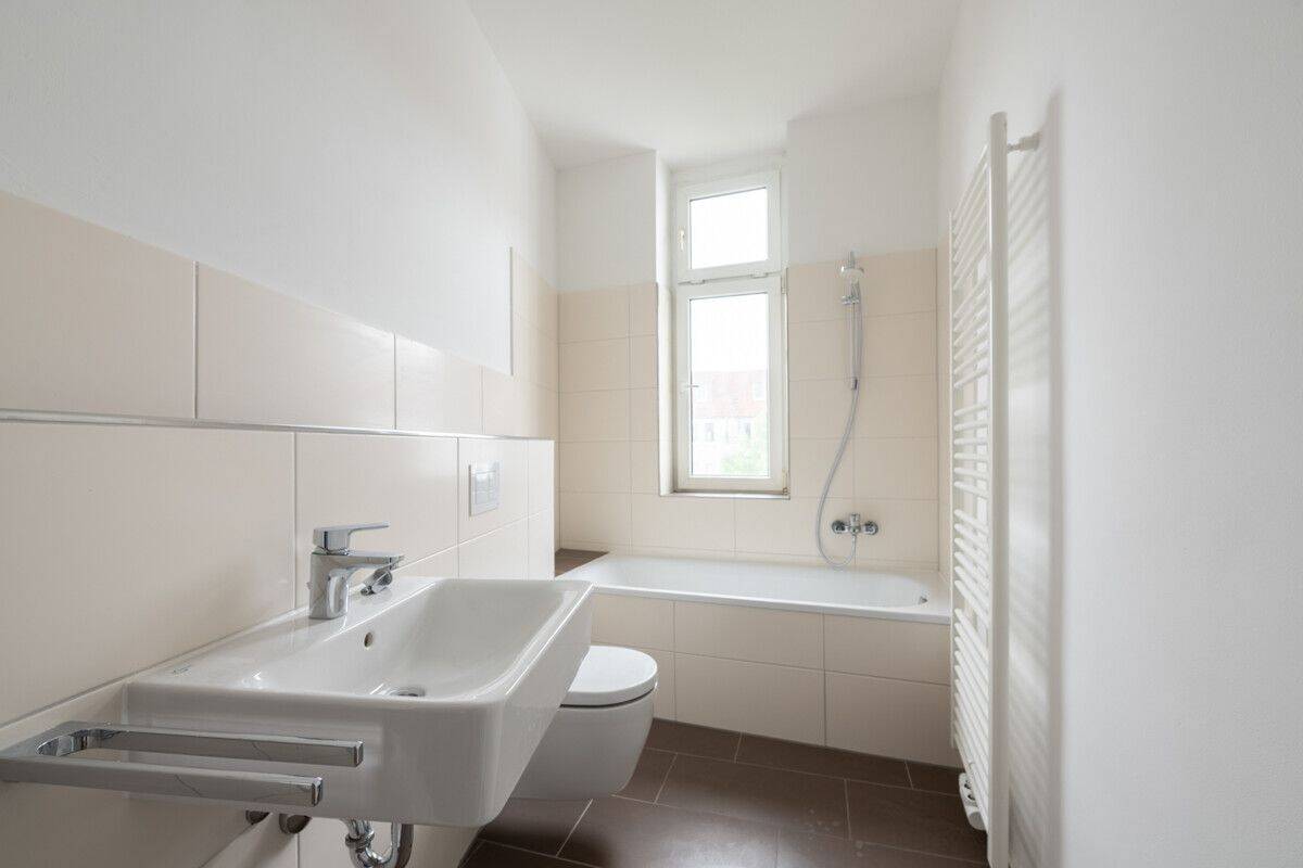 Attraktives Apartment: Bezugsfreie Wohnung, modernes Tageslicht-Badezimmer, lichtdurchflutet & hell – Berlin – Vorschaubild 6