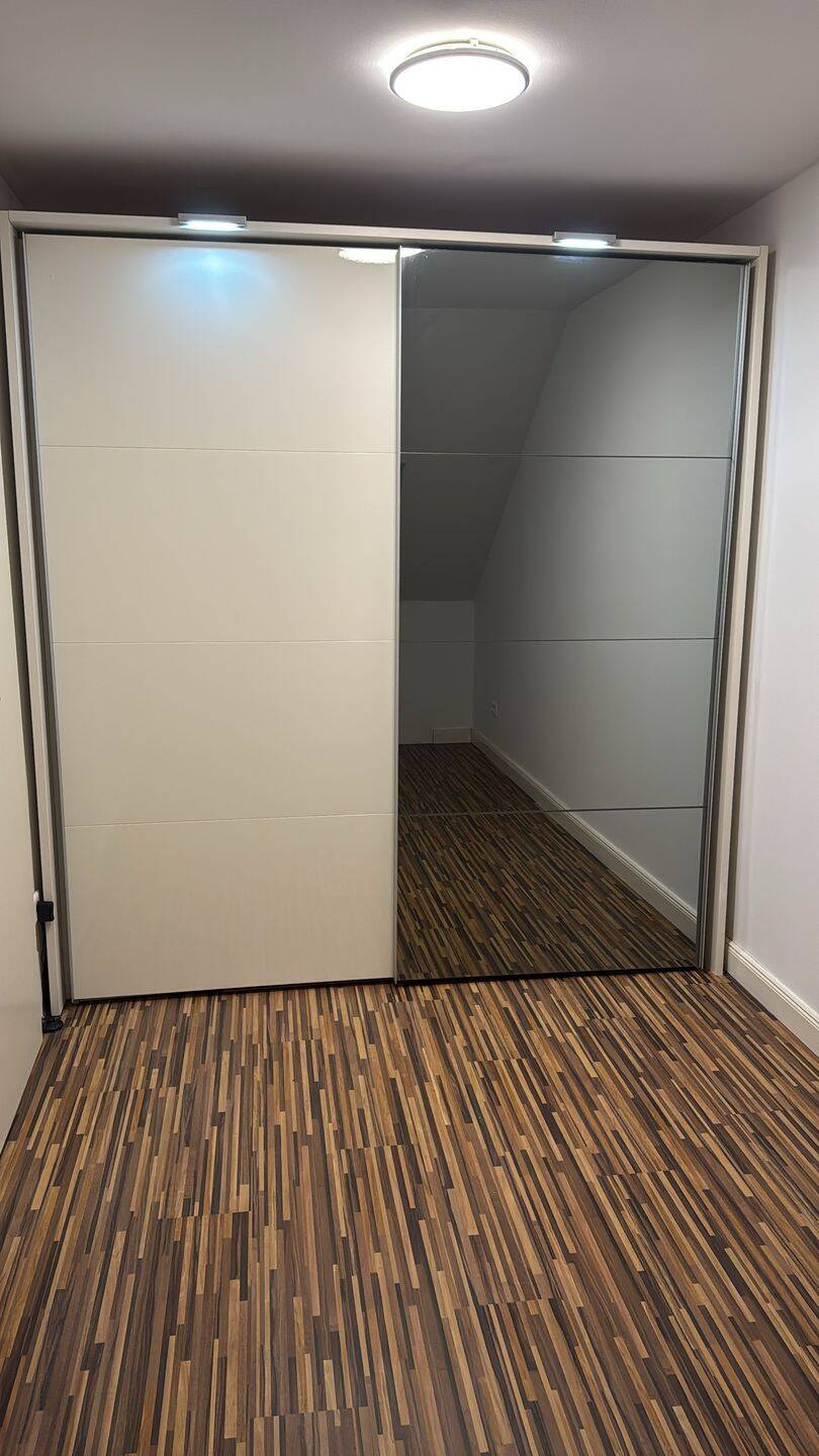 Stilvolle 2,5 Zimmer-Dachgeschosswohnung mit Kamin, EBK und Klimaanlage - Dortmund Borsigplatz – Dortmund – Vorschaubild 5