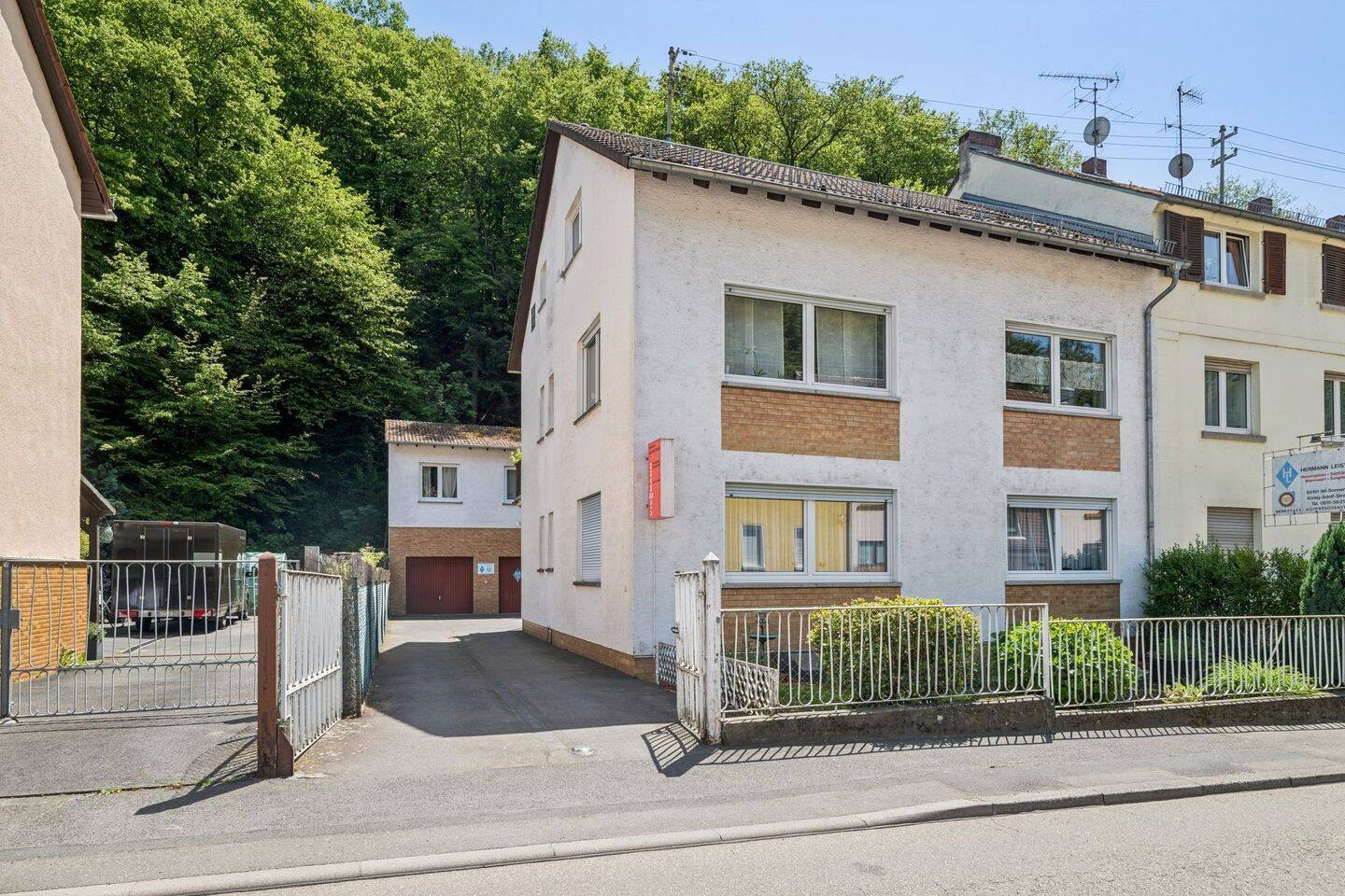 4 Familienhaus mit Werkstatt vollvermietet gute Lage Wiesbaden Rambach KP 18,20 fache Sollmiete