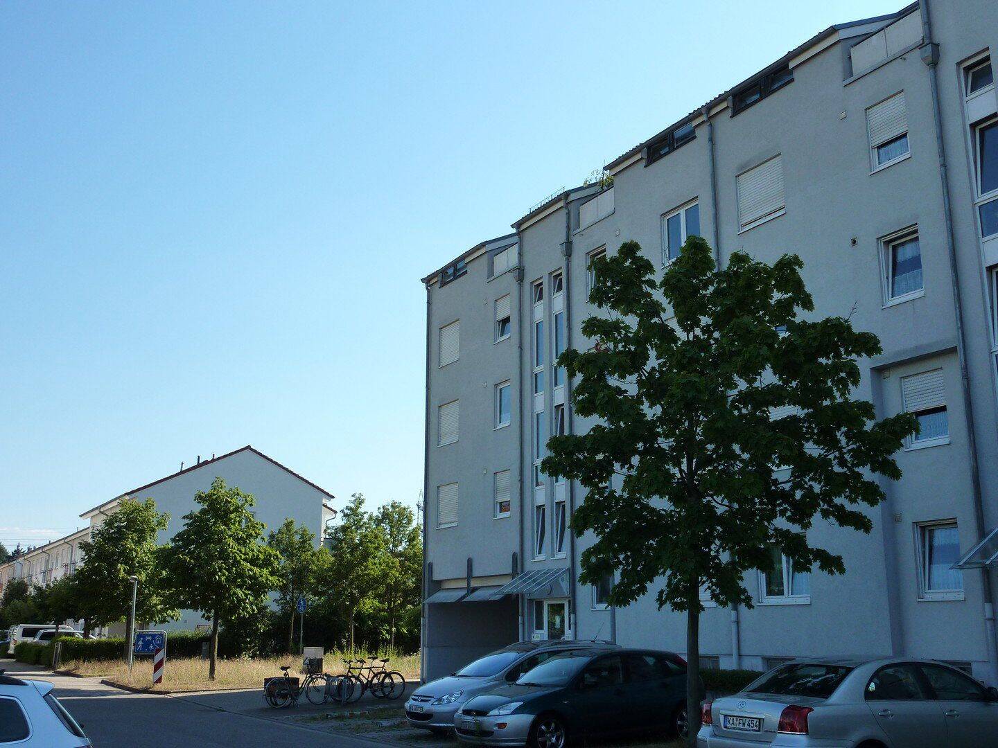 Lichtdurchflutete Dreizimmerwohnung in ruhiger Lage beim Badeniaplatz von Privat