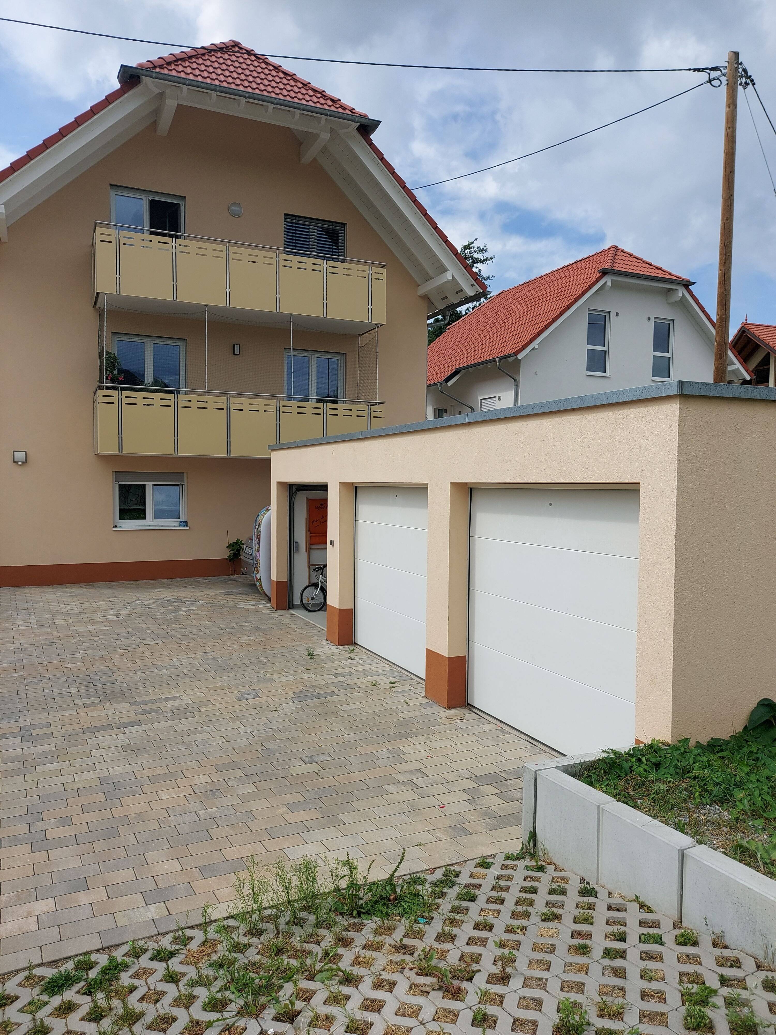 Eilverkauf !!!  4 Zimmer Wohnung mit Garage und eigene Garten