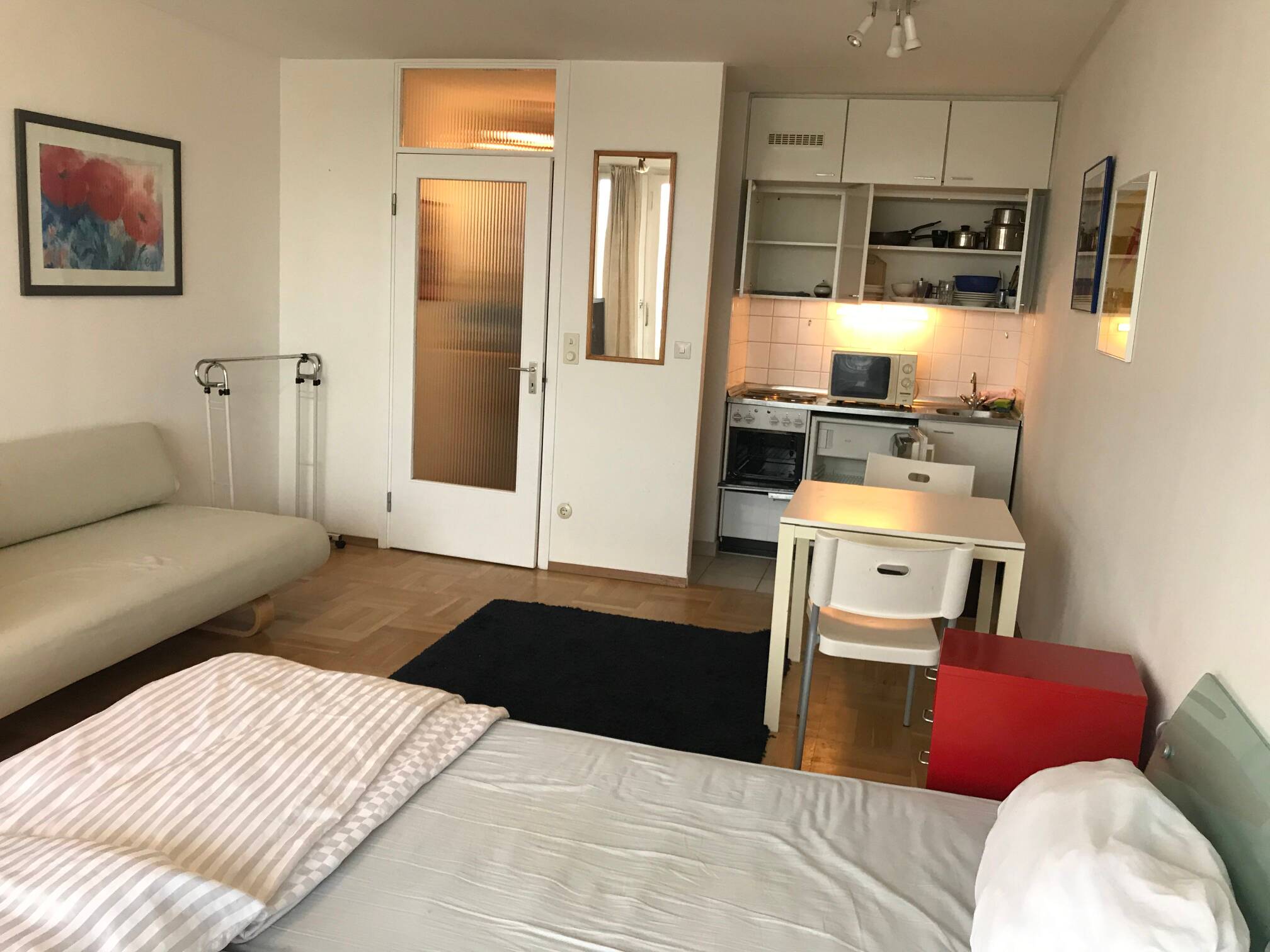 Gemütliches 1-Zimmer-Apartment mit Balkon am Münchener Petuelpark – München – Vorschaubild 2