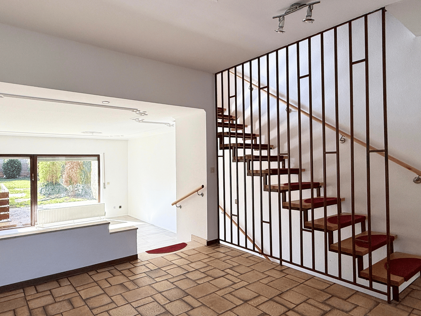 Idyllisches Familien-Zuhause am Feldrand – gepflegtes Reihenhaus mit charmantem Dachstudio, Garten und Garage – Dreieich – Vorschaubild 3