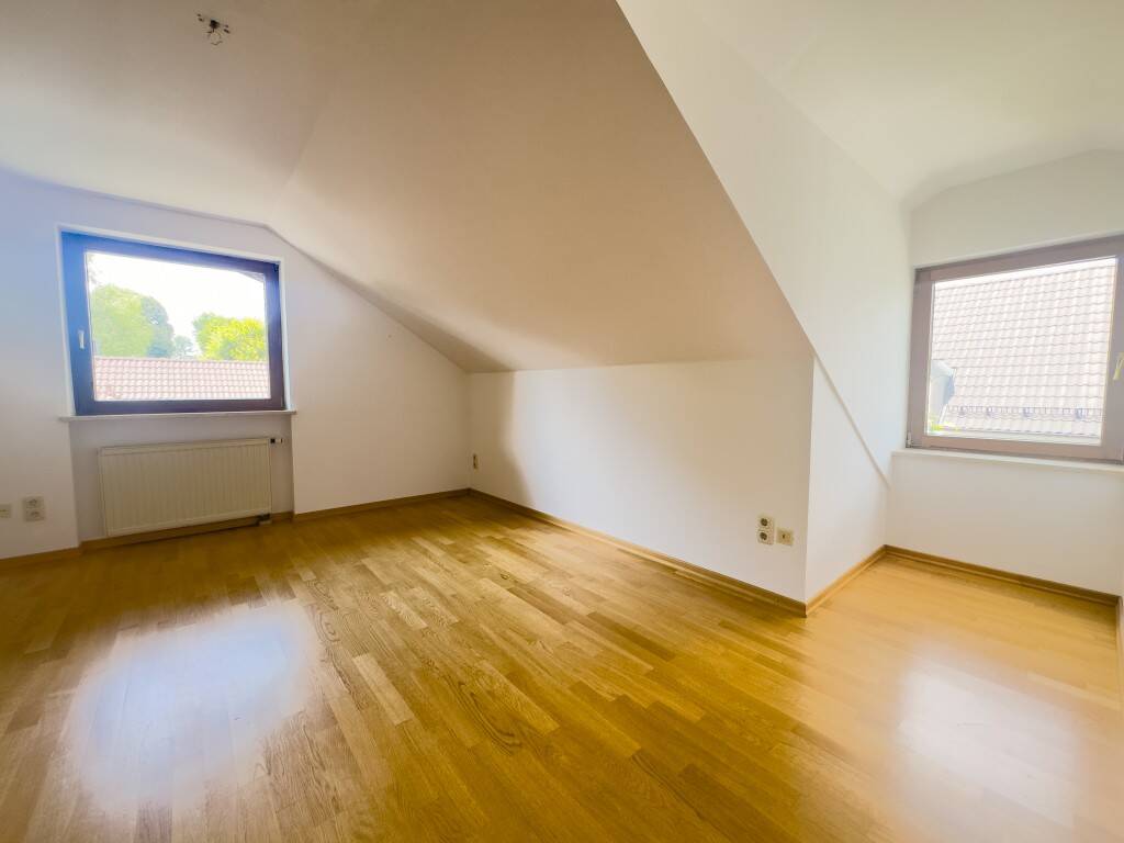 Dachgeschoss = Flair + Charme | Plus Hobbyraum + Speicher + Keller = ca. 127 m2 Wohn-/Nutzfläche – München – Vorschaubild 9