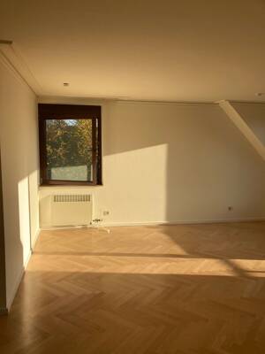 Helle 4 Zi. Dachgeschosswohnung mit Balkon – 45359 Essen – Vorschaubild 2