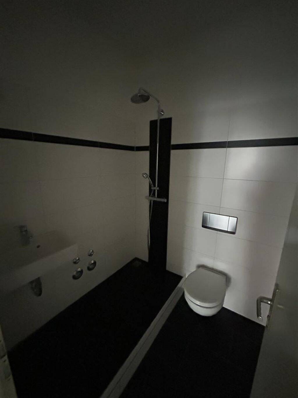 Günstige 3-Zimmer mit Einbauküche, Terrasse, Dusche und Laminat in zentraler Lage! SP mgl. – Chemnitz – Vorschaubild 8