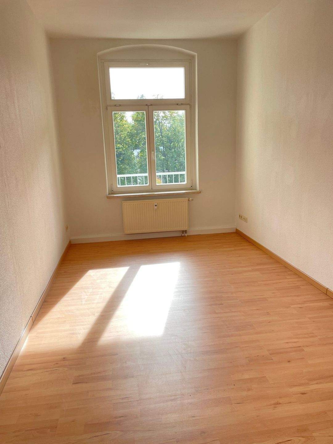 +++NEUWERTIGE WOHNUNG MIT SÜD-BALKON, GARTEN UND PKW-STELLPLATZ+++ – Chemnitz – Vorschaubild 6