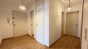 Gepflegte Drei-Zimmer-Wohnung mit Balkon in bester Lage – 60325 Frankfurt am Main – Vorschaubild 3