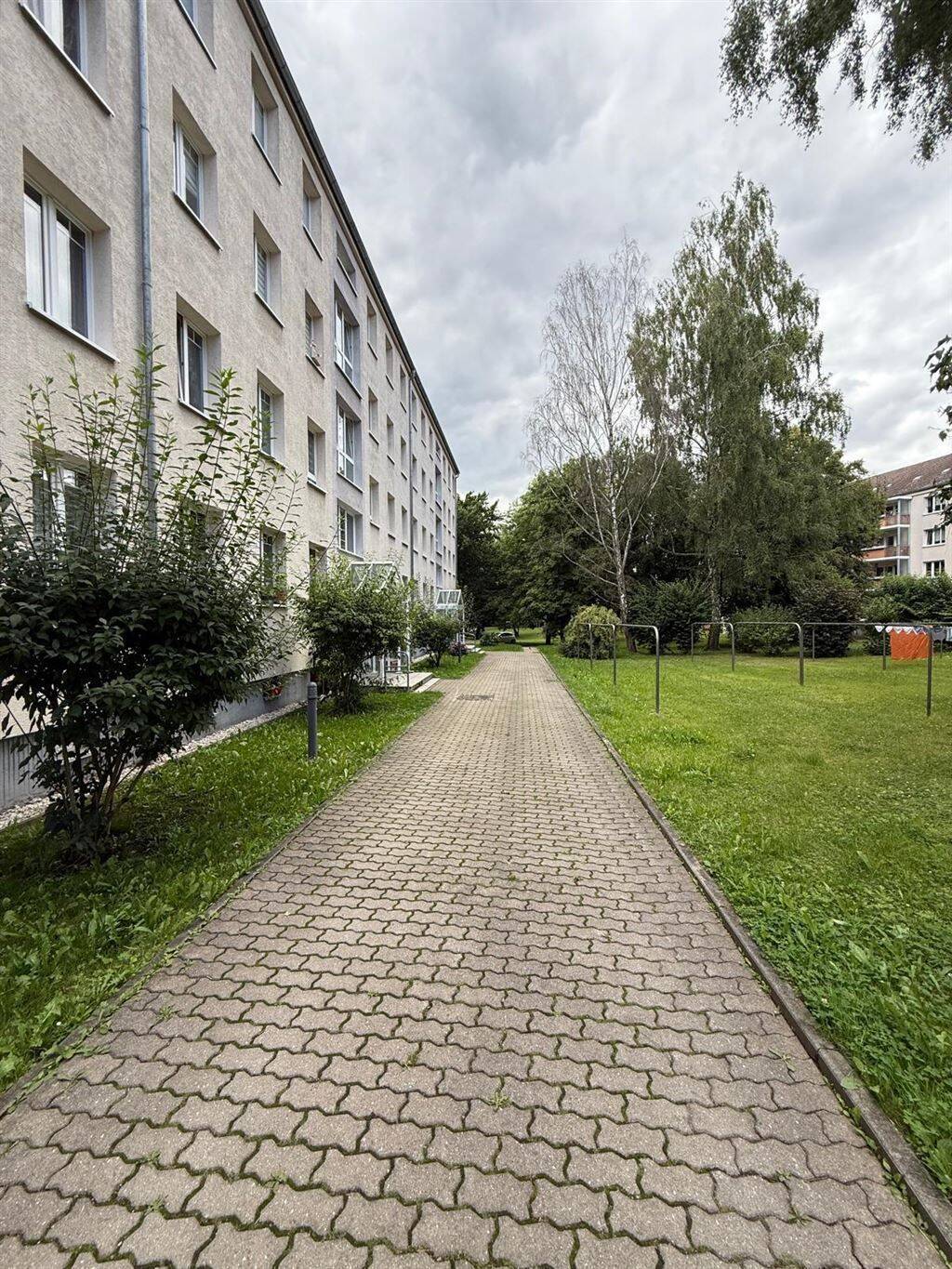 Gemütliche und vermietete 3-Zimmer mit Laminat, Balkon, Stellplatz und Wannenbad in ruhiger Lage! – Chemnitz – Vorschaubild 5