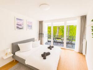 Großzügige 3-Zimmer-Wohnung mit Wohnküche, Sonnenbalkon und Blick ins Grüne – 12205 Berlin – Vorschaubild 3