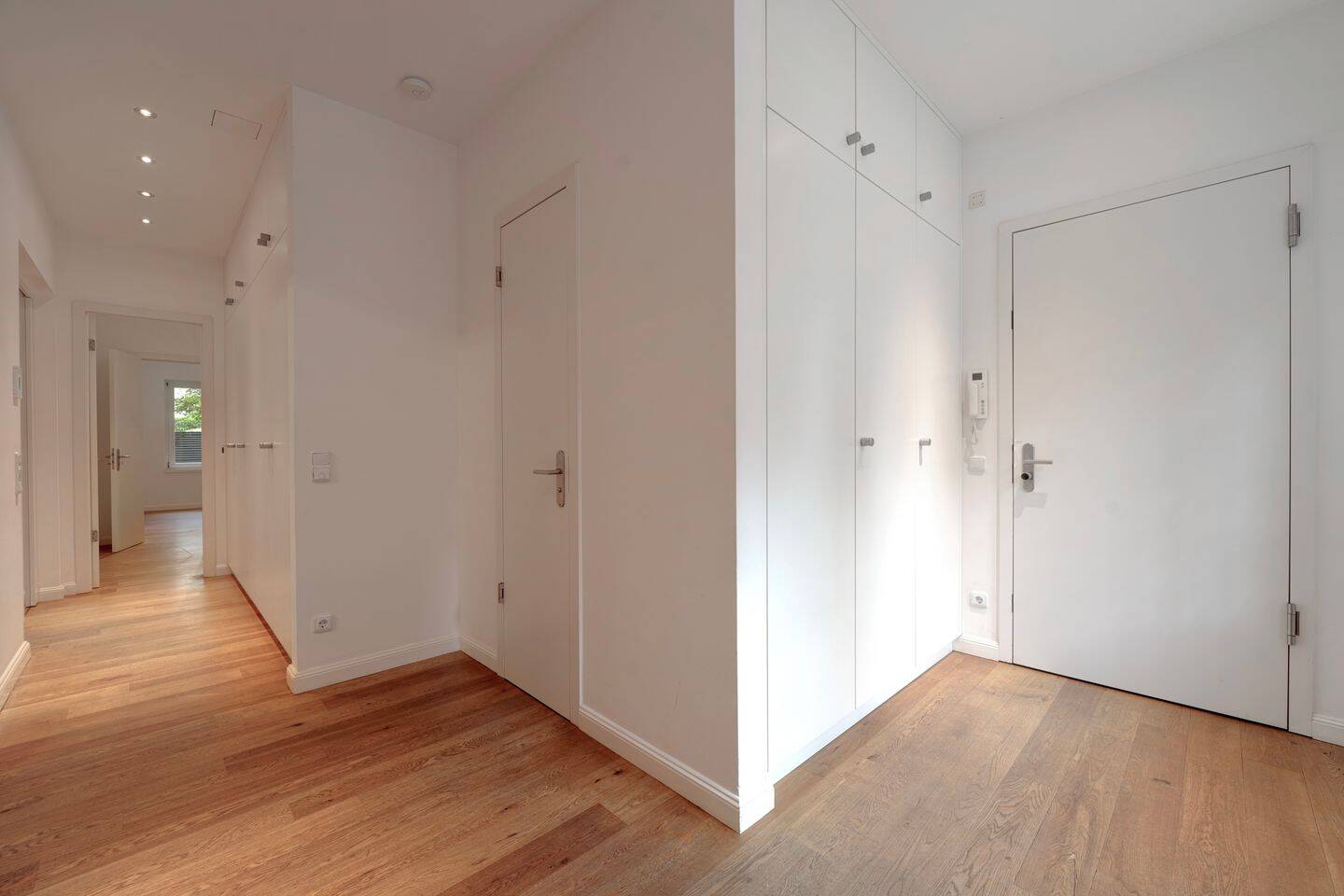 MODERNE ERDGESCHOSSWOHNUNG AM HOFGARTEN – Düsseldorf – Vorschaubild 3