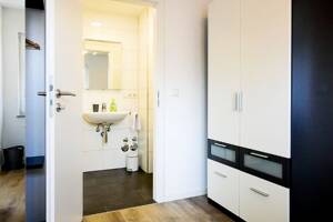 modernes gepflegtes 2-Zimmer-Apartment in Stuttgart-Hofen mit Balkon und Stellplatz - WOHNEN AUF ZEIT – 70378 Stuttgart – Vorschaubild 9