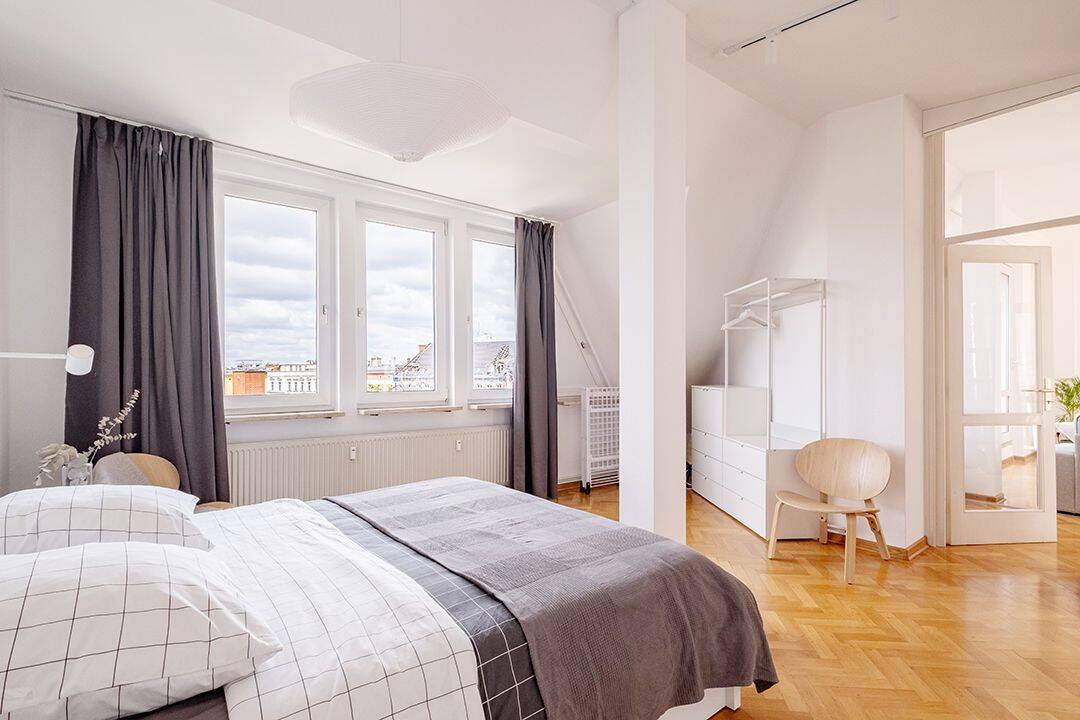 Helle und großzügige Dachgeschosswohnung mit Dachterrasse und freiem Blick nach Westen – Berlin – Vorschaubild 8