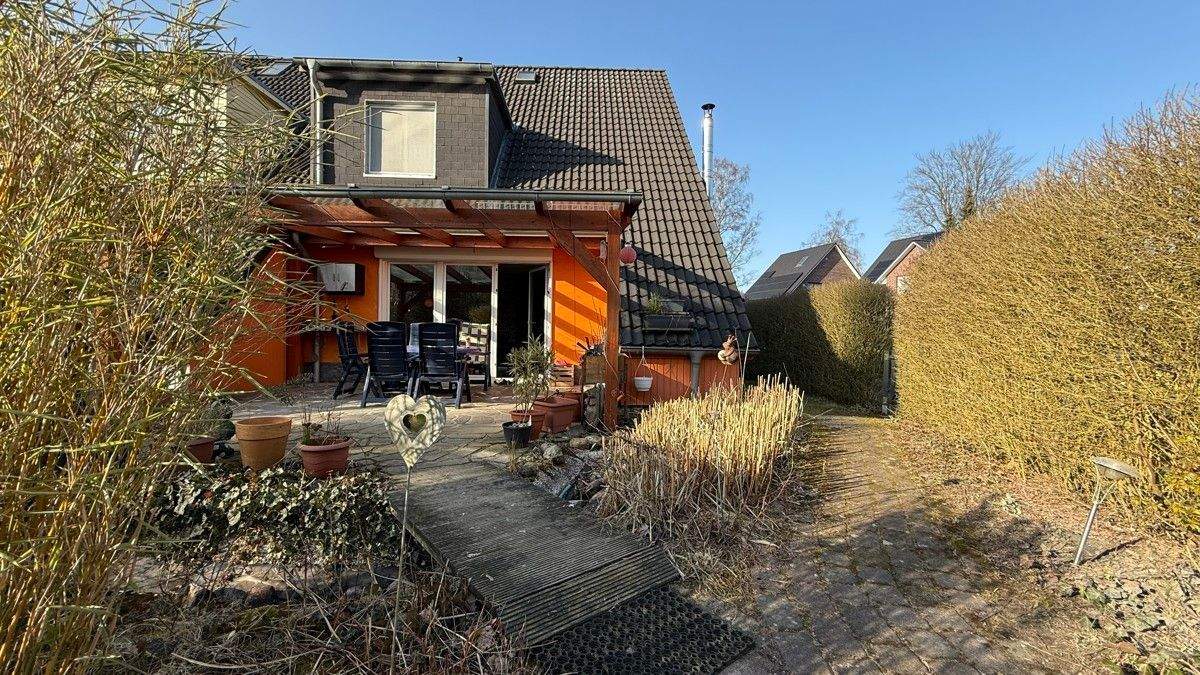 Charmantes Reiheneckhaus mit Garten in bester Lage - Ihr neues Zuhause wartet auf Sie! – Großhansdorf – Bild 1 von 9