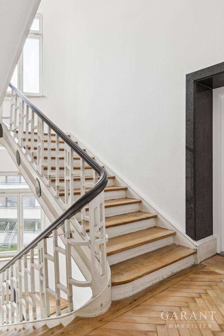 Zentrale Lage, historischer Charme, vielseitige Perspektiven! – Augsburg – Vorschaubild 4