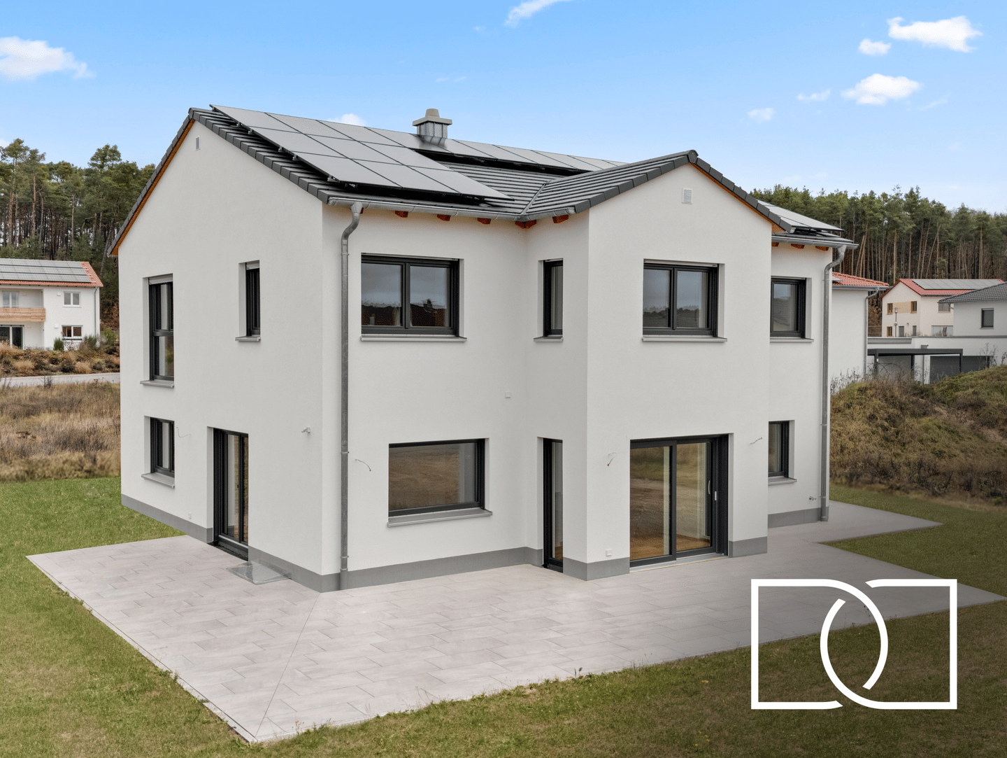 Erstbezug! Hochwertiges Einfamilienhaus in familiärer Lage mit WU-Keller – Allersberg – Bild 1 von 9