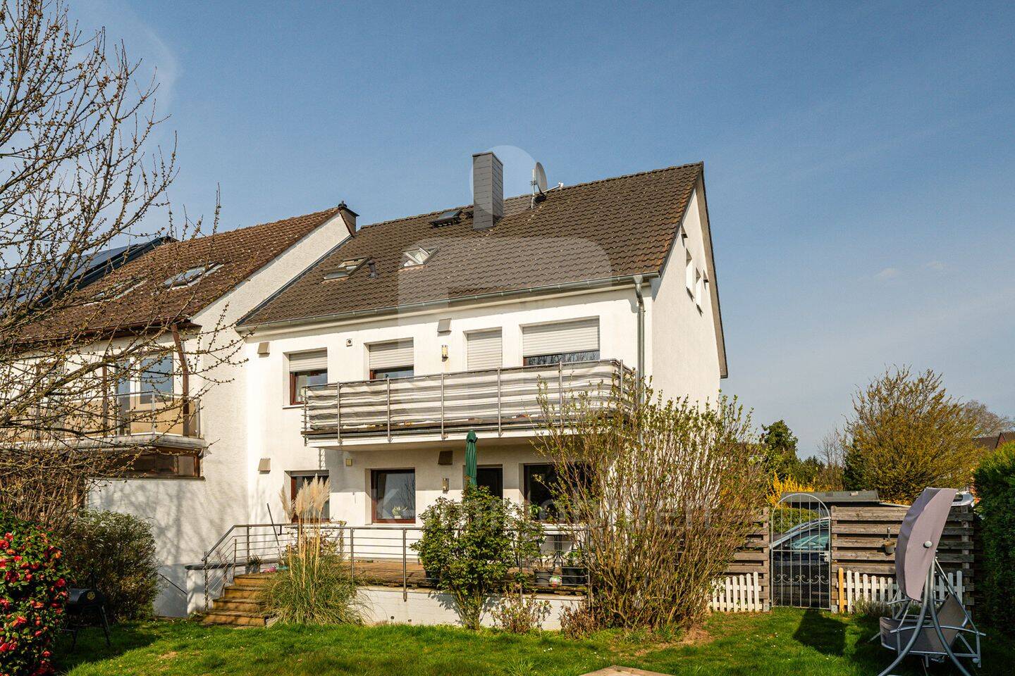 Gepflegtes Dreifamilienhaus als solide Kapitalanlage und/oder zur Eigennutzung!