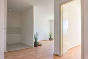 3-Raum-Wohnung mit Balkon und Einbauküche – 9119 Chemnitz – Vorschaubild 1