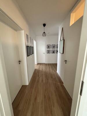 Neubau-Zweitbezug! Große 4-Zimmer-Wohnung mit Balkon! – 60437 Frankfurt am Main – Vorschaubild 6