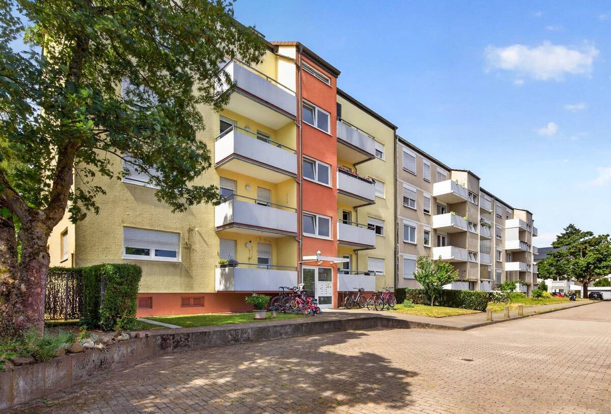 Sofort einziehen und ankommen - gepflegte 3-Zimmer-Wohnung mit 2 Balkonen, Aufzug und Stellplatz – 76187 Karlsruhe – Bild 1 von 9