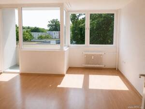 bezugsfreies Apartment im Grünen, mit S/W-Balkon und Garage – 14167 Berlin – Vorschaubild 2