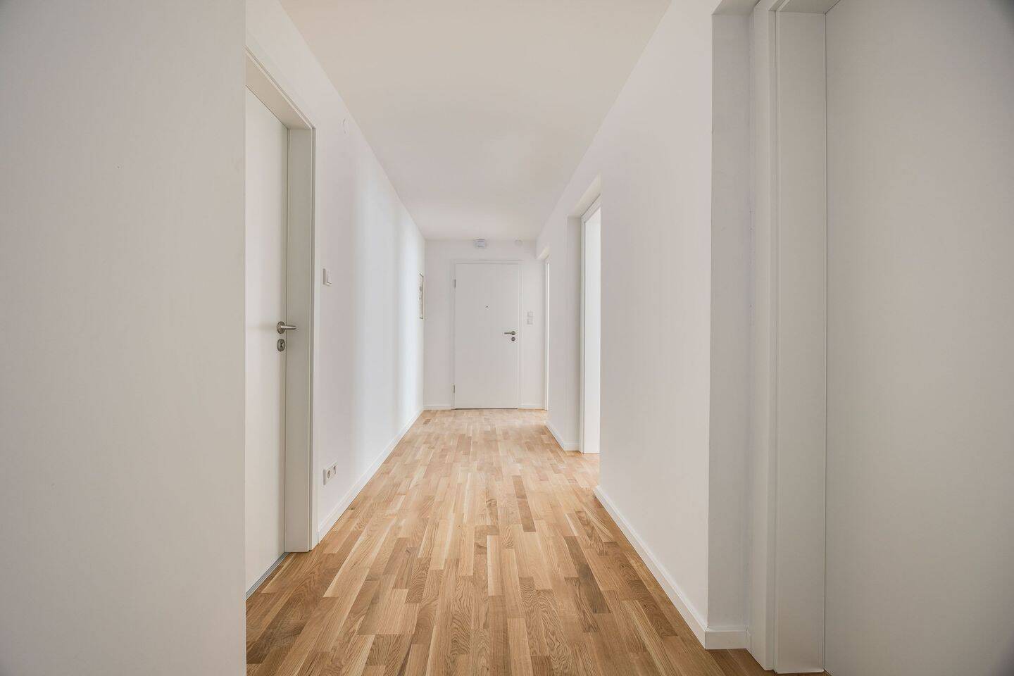Stilvoll kernsanierte 3,5-Zimmer-Wohnung (18) in unmittelbarer Burgnähe – Nürnberg – Vorschaubild 2