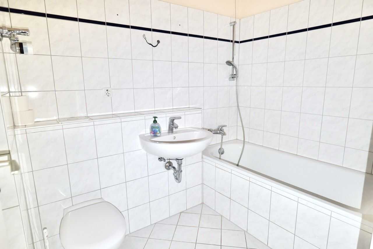 Bezugsfreie Familienwohnung mit Südbalkon und Tiefgaragenstellplatz – Berlin – Vorschaubild 6