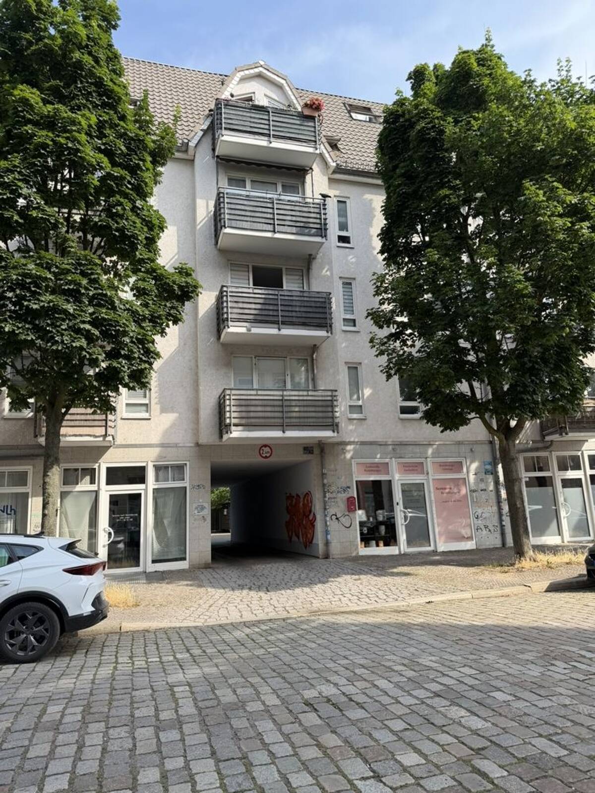 Erdgeschoßwohnung - 1,5 Zimmer mit Tiefgaragenstellplatz – 39108 Magdeburg – Bild 1 von 9