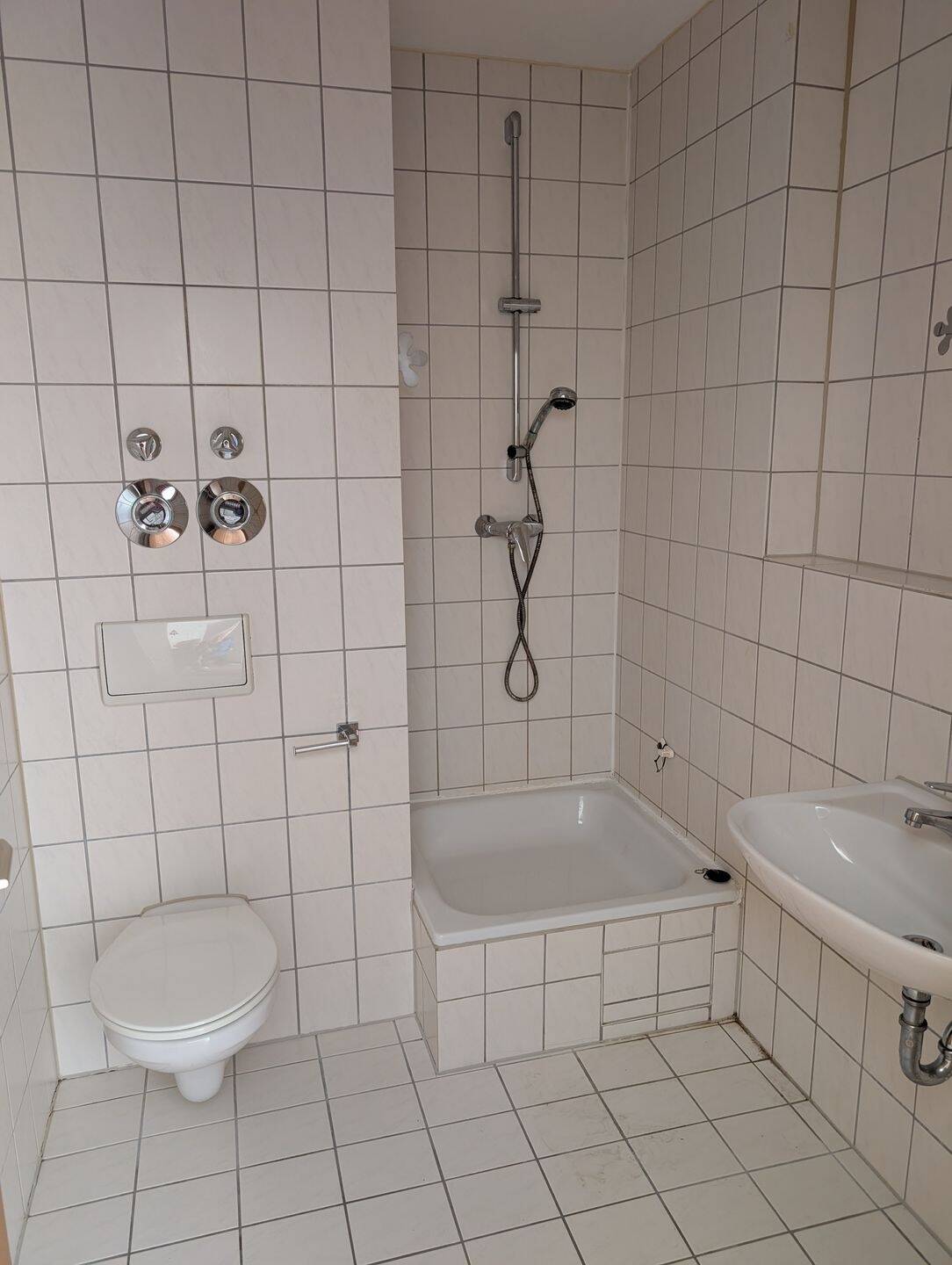 Ruhige 1 Zimmerwohnung mit Küche und Laminat in City nähe! – Nürnberg – Vorschaubild 5