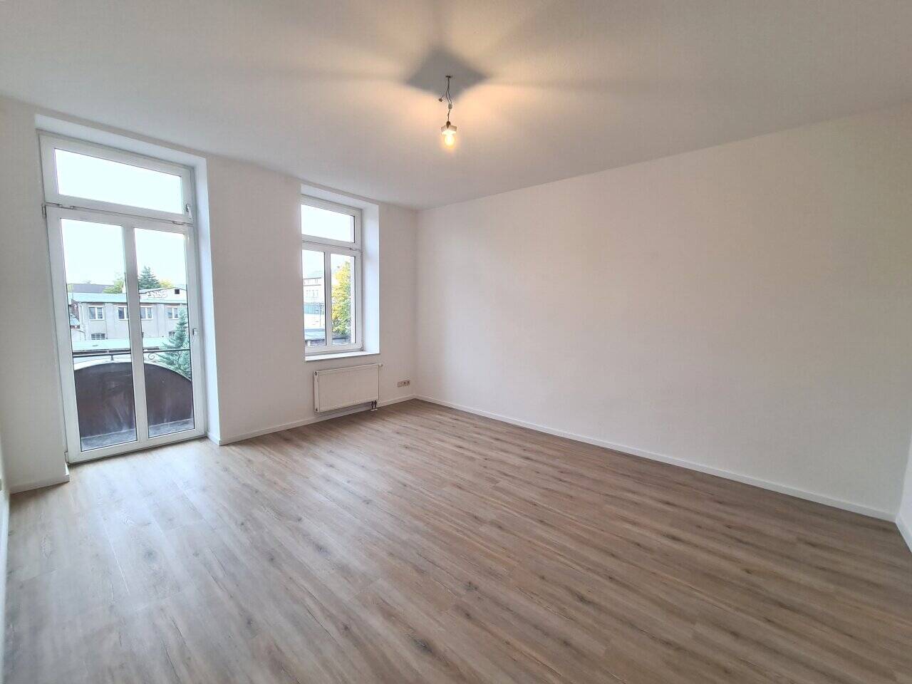 Attraktive 2-Raum-Wohnung mit Balkon und Einbauküche in einem aufwändig sanierten Gründerzeithaus im York-Gebiet in Chemnitz – Chemnitz – Vorschaubild 6